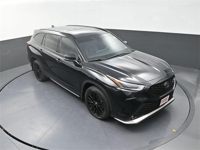 used 2023 Toyota Highlander car, priced at $37,991