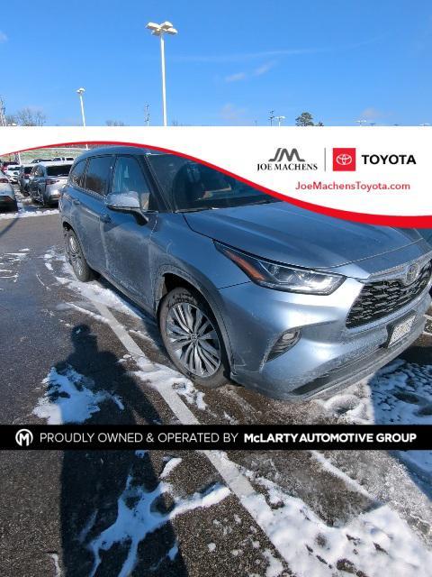 used 2022 Toyota Highlander car, priced at $38,991
