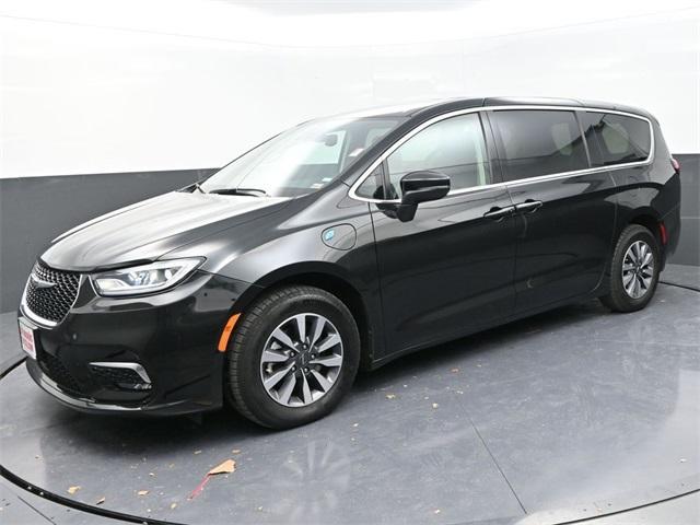 used 2023 Chrysler Pacifica Hybrid car, priced at $24,991