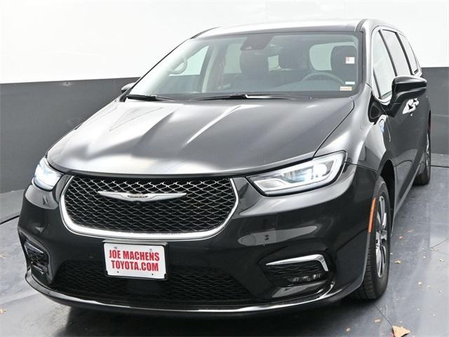 used 2023 Chrysler Pacifica Hybrid car, priced at $24,991