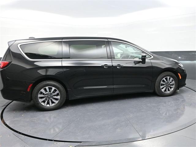 used 2023 Chrysler Pacifica Hybrid car, priced at $24,991