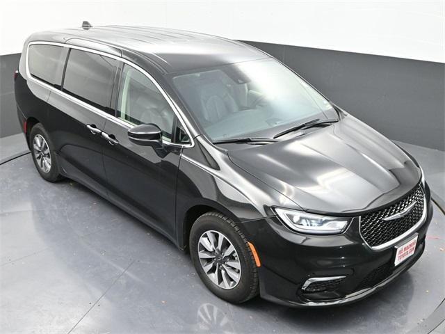 used 2023 Chrysler Pacifica Hybrid car, priced at $24,991