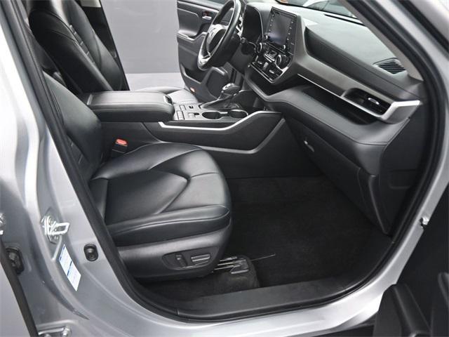 used 2022 Toyota Highlander car, priced at $27,591