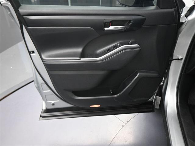 used 2022 Toyota Highlander car, priced at $27,591