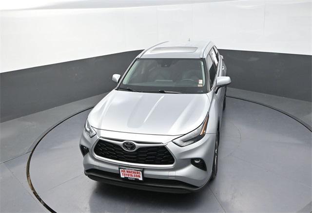 used 2022 Toyota Highlander car, priced at $27,591