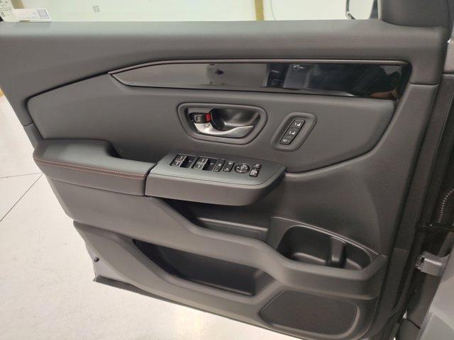 new 2025 Honda Pilot car, priced at $50,895