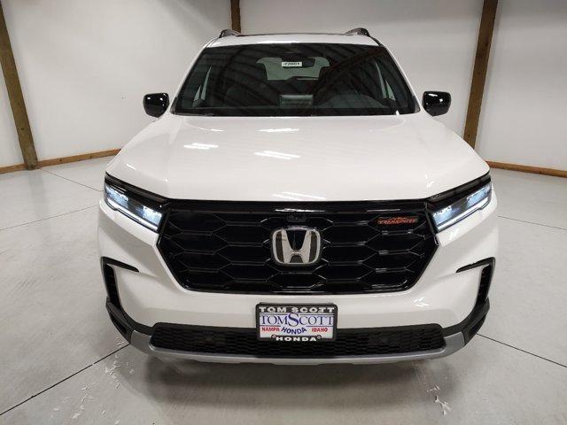 new 2025 Honda Pilot car, priced at $51,250