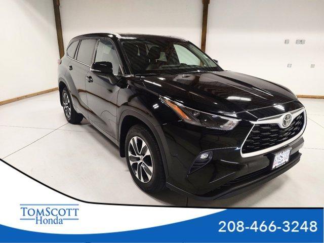 used 2022 Toyota Highlander car, priced at $32,987