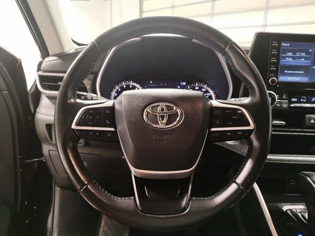 used 2022 Toyota Highlander car, priced at $32,987