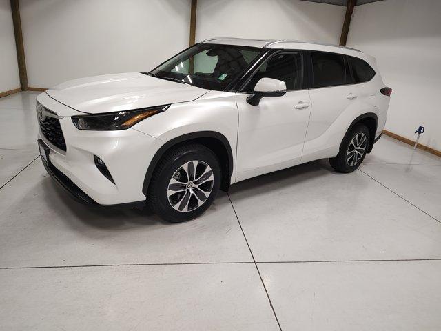 used 2024 Toyota Highlander car, priced at $39,987