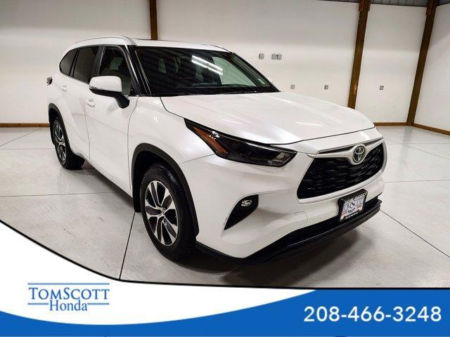 used 2024 Toyota Highlander car, priced at $39,987