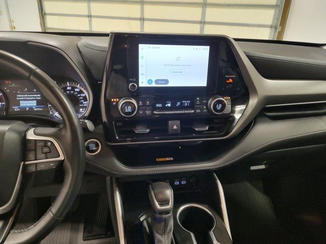 used 2024 Toyota Highlander car, priced at $39,987