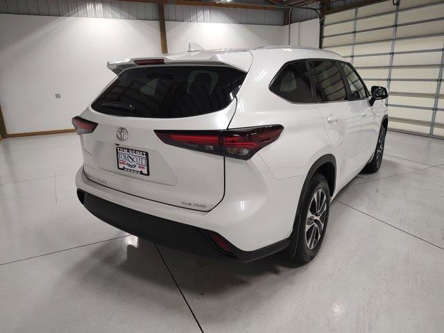 used 2024 Toyota Highlander car, priced at $39,987