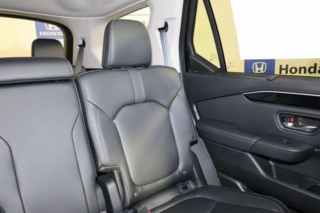 new 2025 Honda Pilot car, priced at $49,345