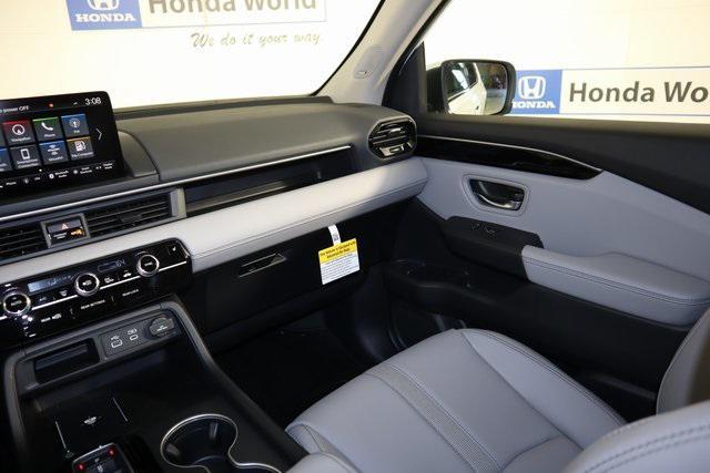 new 2025 Honda Pilot car, priced at $51,450