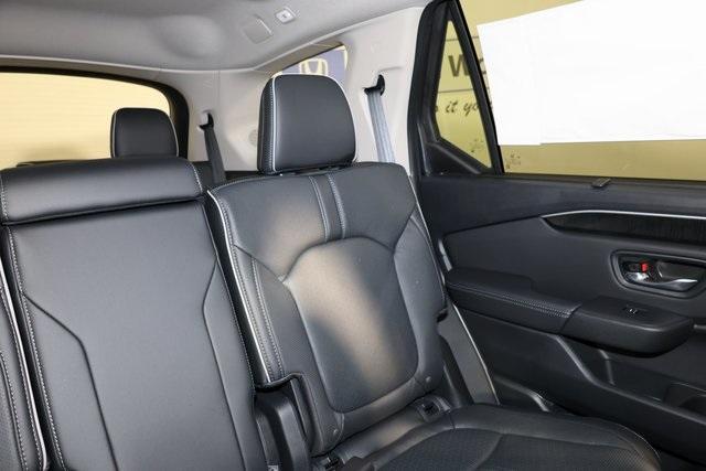 new 2025 Honda Pilot car, priced at $55,305