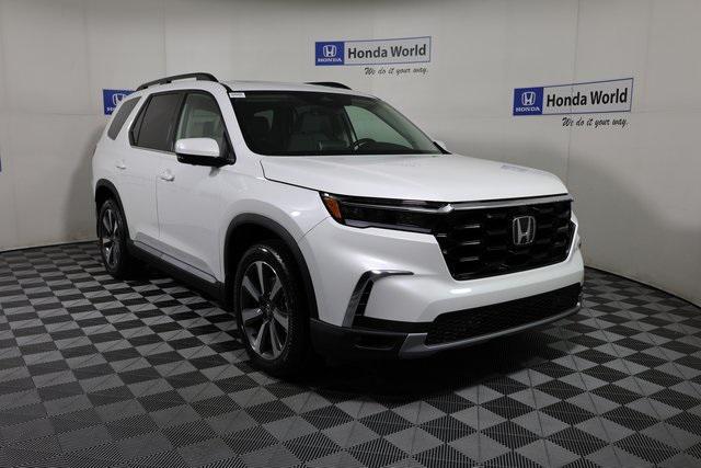 new 2025 Honda Pilot car, priced at $54,930