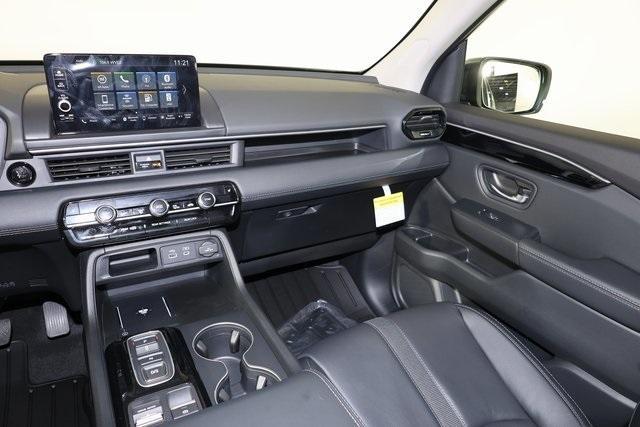 new 2025 Honda Pilot car, priced at $47,095