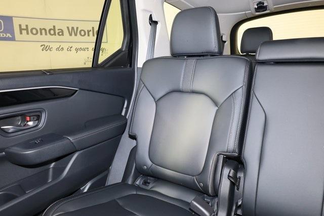 new 2025 Honda Pilot car, priced at $51,095