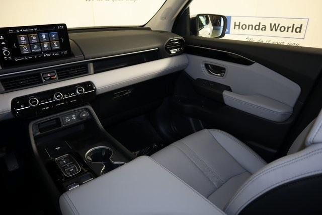 new 2024 Honda Pilot car, priced at $53,815