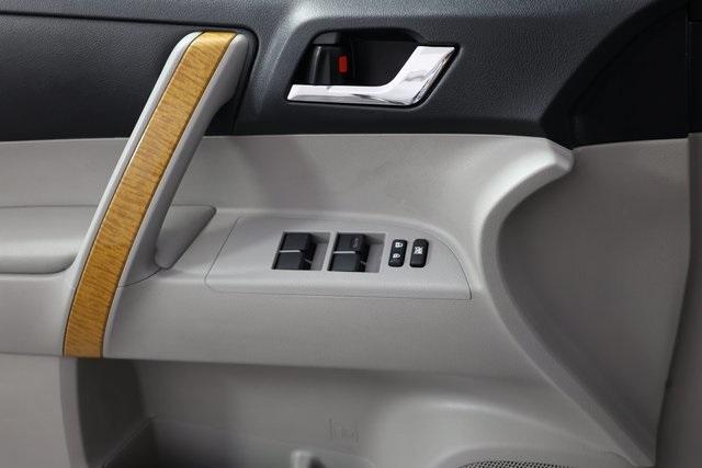 used 2010 Toyota Highlander Hybrid car, priced at $12,200