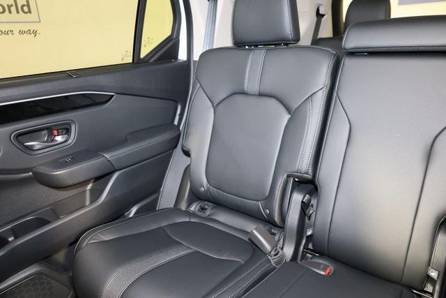 new 2025 Honda Pilot car, priced at $47,550