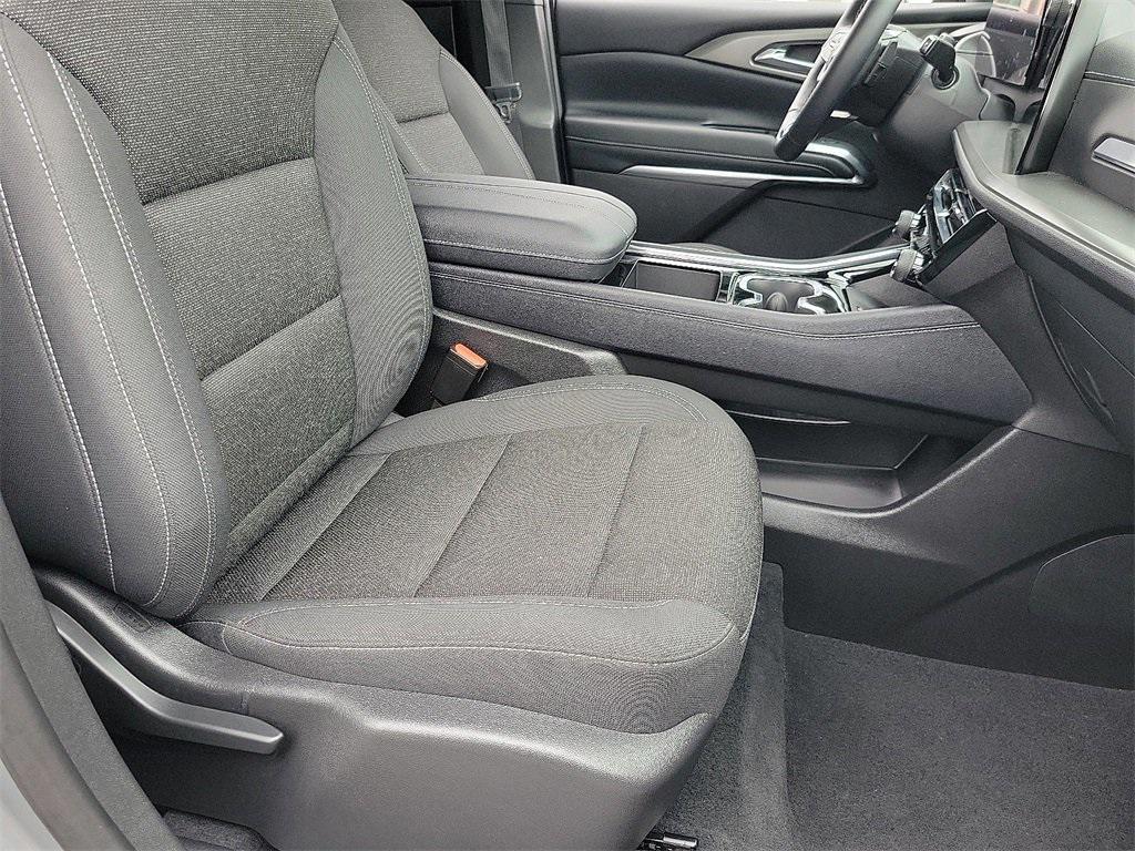 used 2025 Chevrolet Traverse car, priced at $39,995