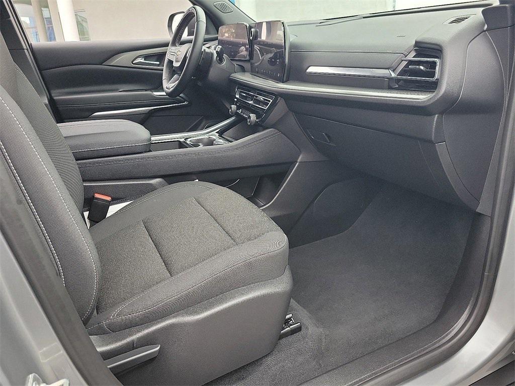 used 2025 Chevrolet Traverse car, priced at $39,995