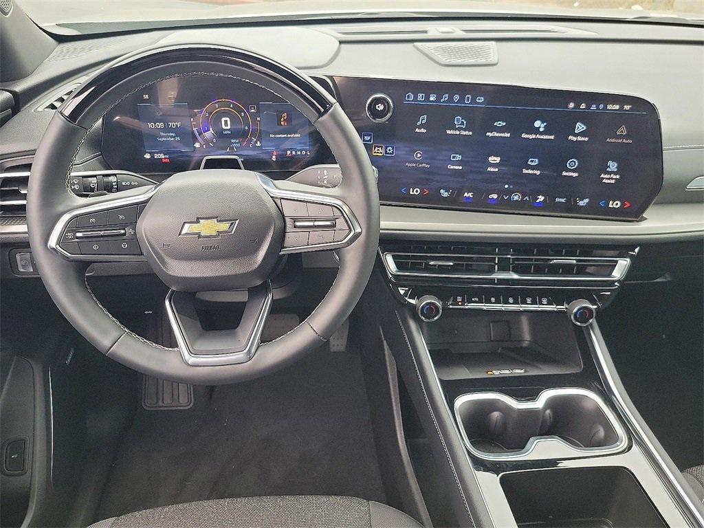 used 2025 Chevrolet Traverse car, priced at $39,995