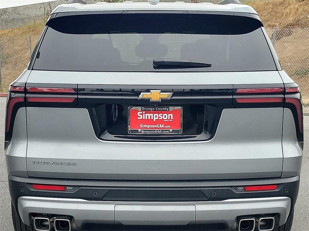 used 2025 Chevrolet Traverse car, priced at $39,995