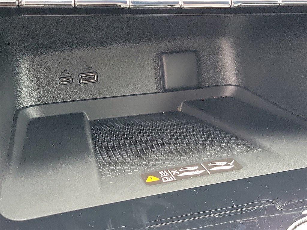 used 2025 Chevrolet Traverse car, priced at $39,995