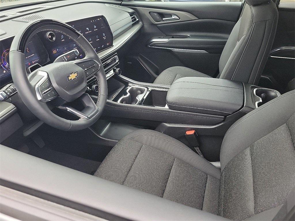 used 2025 Chevrolet Traverse car, priced at $39,995