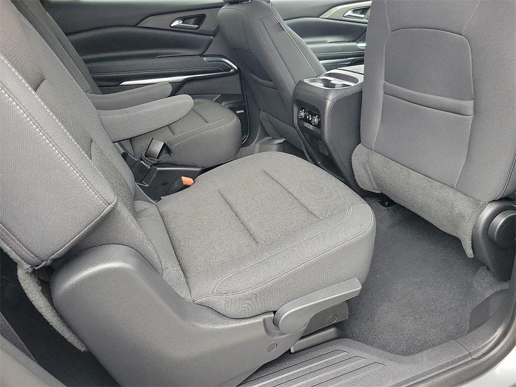 used 2025 Chevrolet Traverse car, priced at $39,995