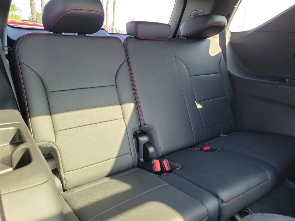 new 2026 Chevrolet Traverse car, priced at $59,290