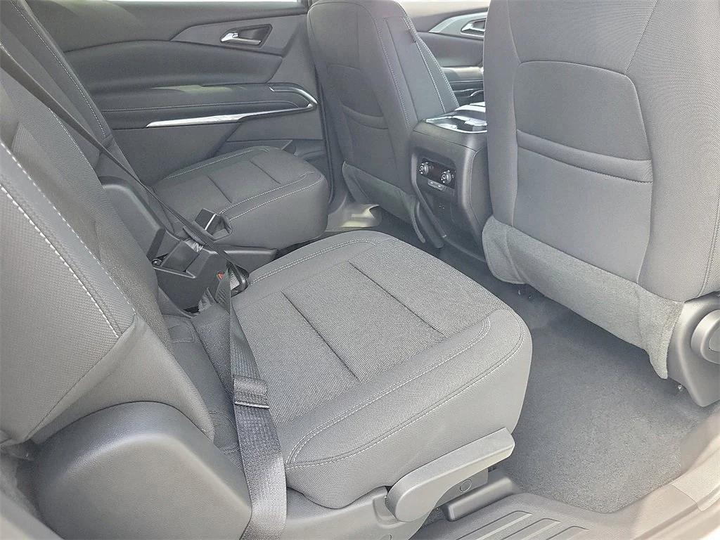 new 2026 Chevrolet Traverse car, priced at $45,320