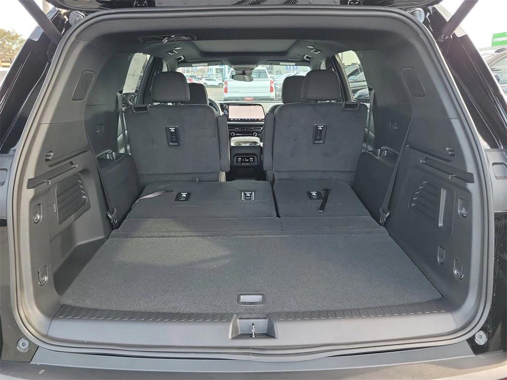 new 2026 Chevrolet Traverse car, priced at $45,320