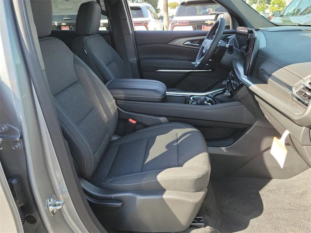 new 2026 Chevrolet Traverse car, priced at $42,820