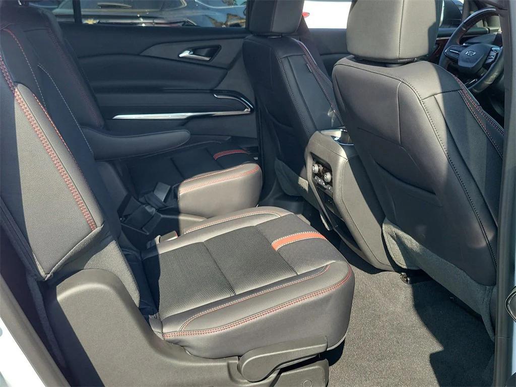 new 2026 Chevrolet Traverse car, priced at $58,290