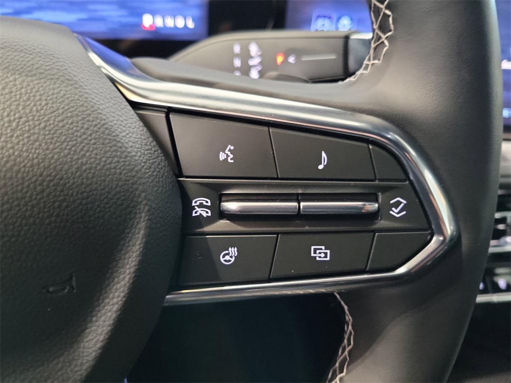 used 2025 Chevrolet Traverse car, priced at $44,995