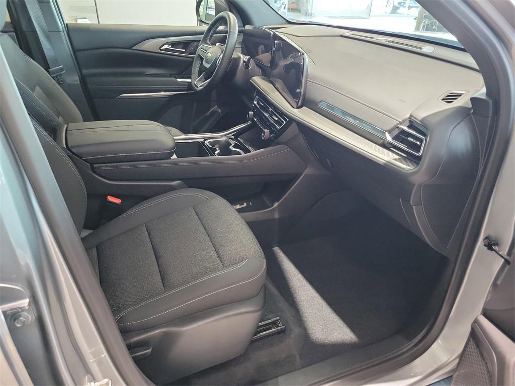 used 2025 Chevrolet Traverse car, priced at $44,995