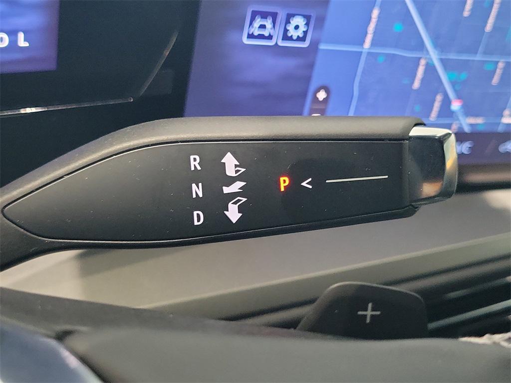 used 2025 Chevrolet Traverse car, priced at $44,995