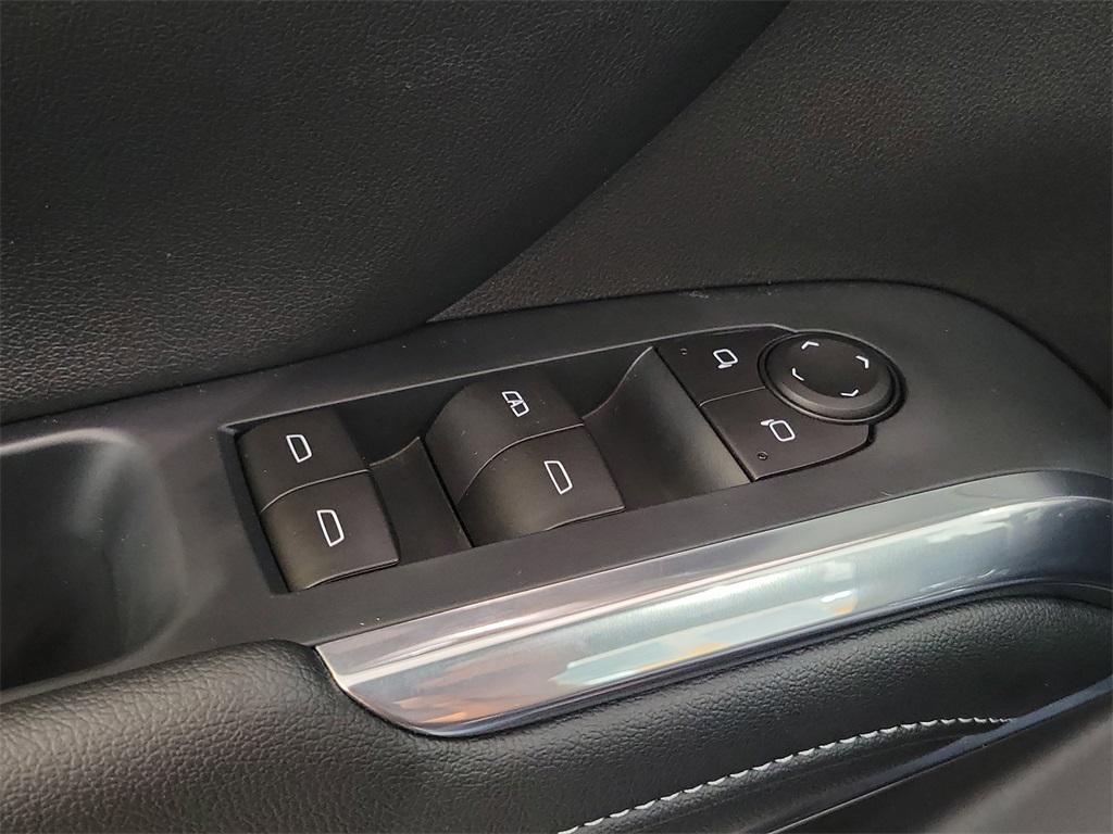 used 2025 Chevrolet Traverse car, priced at $44,995