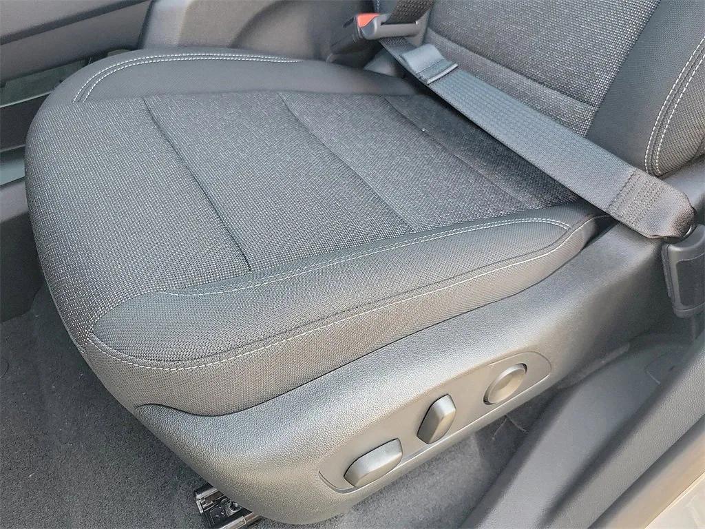 new 2026 Chevrolet Traverse car, priced at $42,820