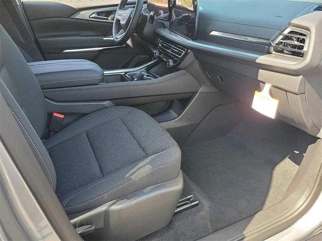 new 2026 Chevrolet Traverse car, priced at $42,820