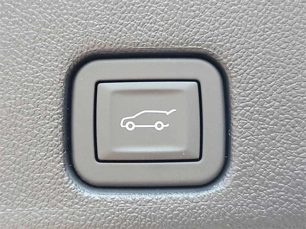 new 2026 Chevrolet Traverse car, priced at $42,820