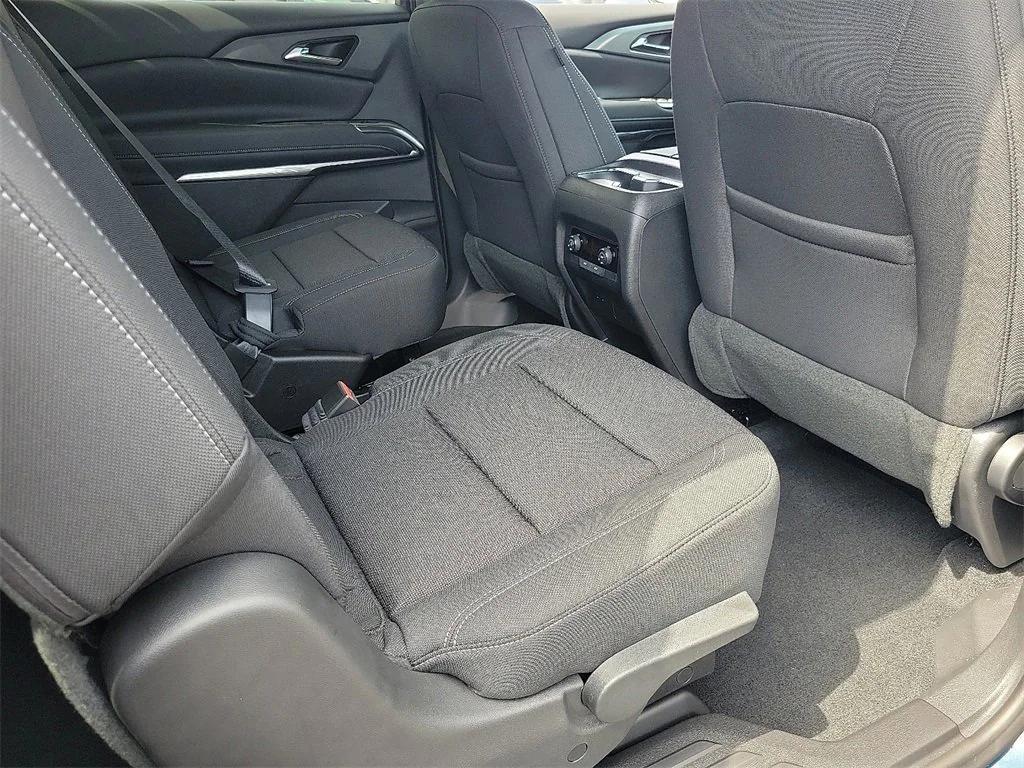 new 2026 Chevrolet Traverse car, priced at $42,820