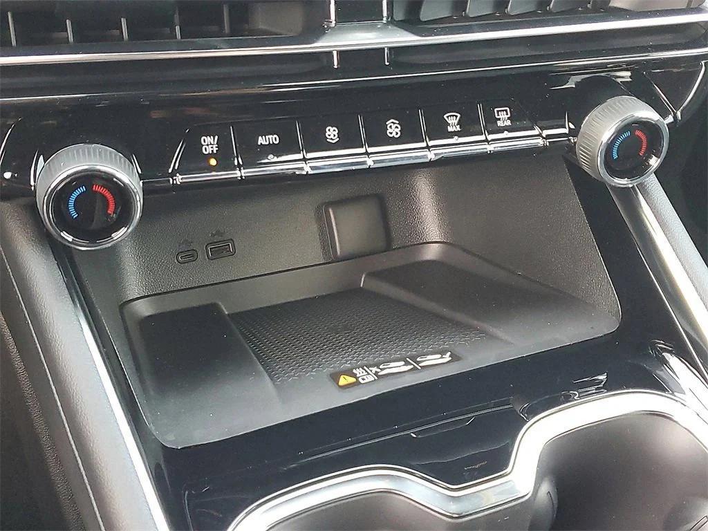 new 2026 Chevrolet Traverse car, priced at $43,315