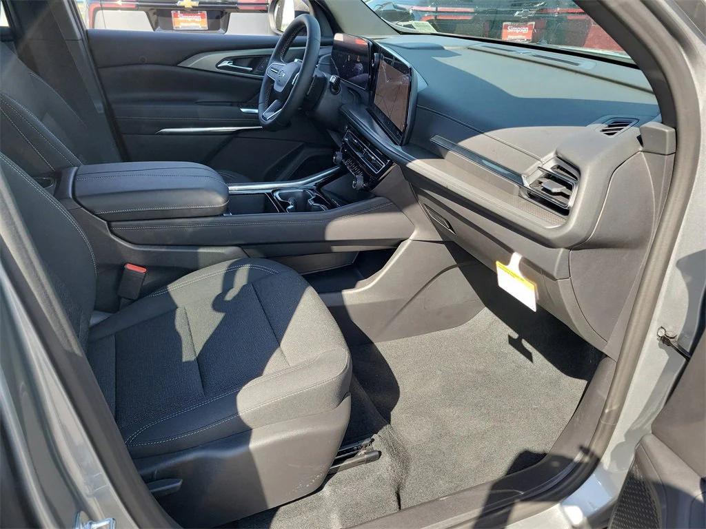 new 2026 Chevrolet Traverse car, priced at $45,105