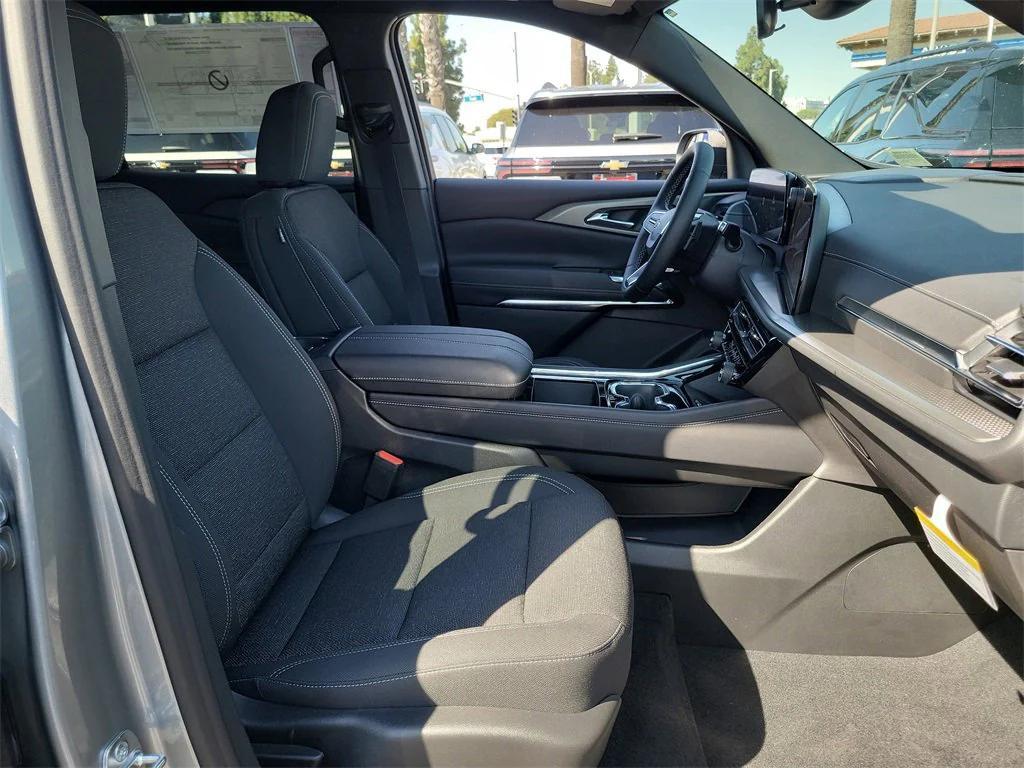 new 2026 Chevrolet Traverse car, priced at $45,105