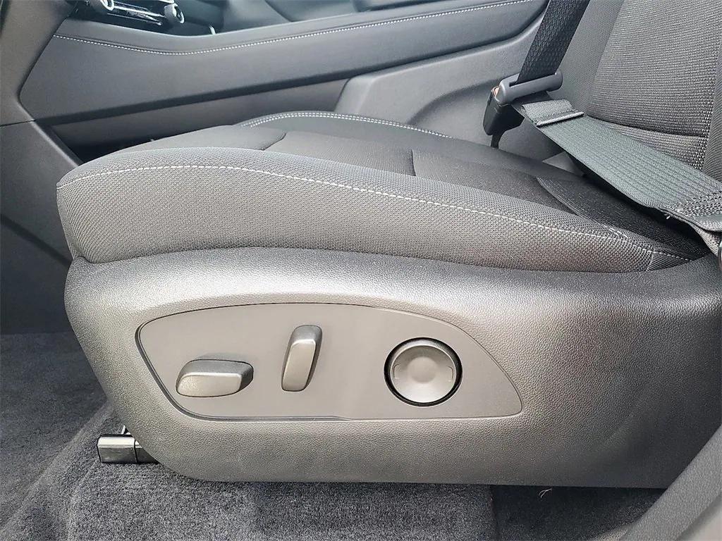 new 2026 Chevrolet Traverse car, priced at $42,820